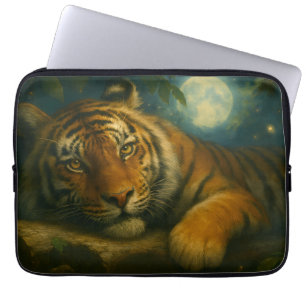 Wasserfarben-Tiger-Ruhen im Nachtwald Laptopschutzhülle