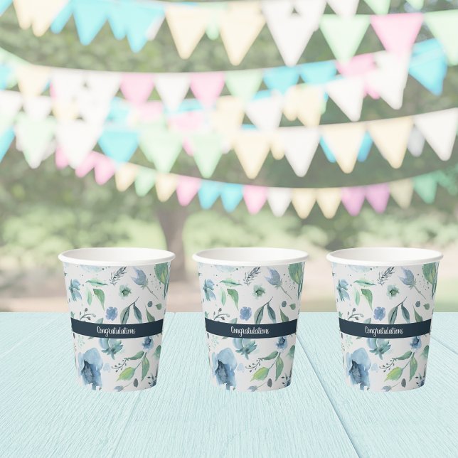 Wasserfarbenblau auf hellgrauem, floralem, kundens pappbecher (Von Creator hochgeladen)