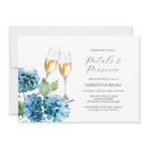 Wasserfarbene blaue Blütenblätter & Prosecco-Jungg