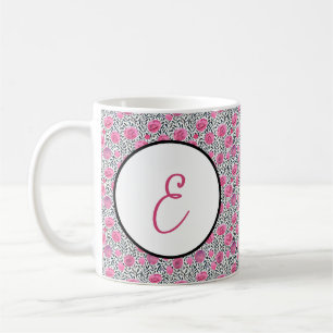 Wasserfarbenes Blumenmuster-Monogramm in Rosa und Kaffeetasse