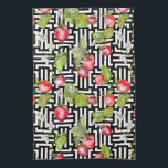 Wasserfarbenes, florales Erdbeermuster Geschirrtuch<br><div class="desc">Dieses farbenfrohe Design zeichnet sich durch die sommerliche Erdbeerblüte in Aquarellfarbe aus, die in einem geometrischen Schwarz-Weiß-Muster dargestellt ist. Perfekt als Geschenk oder in Ihrer Küche. #strawberry #watercolor #pattern #geometric #geometric #geometric #schwarandwhite #b&w #floral #botanical #Blume #kitchen #modern #fun #colorful #color #towels #teatowels #kitchentowels #Zuhause #gifts #trendy #stylish #style #elegante...</div>