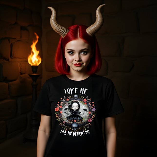 Wasserfarbenes Gotisches Mädchen mit Liebe Zitat Tri-Blend Shirt (Von Creator hochgeladen)