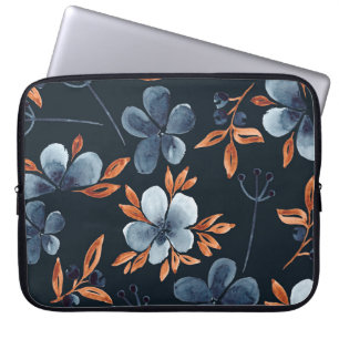 Wasserfarbenes, nahtloses Blumenmuster mit Indigof Laptopschutzhülle