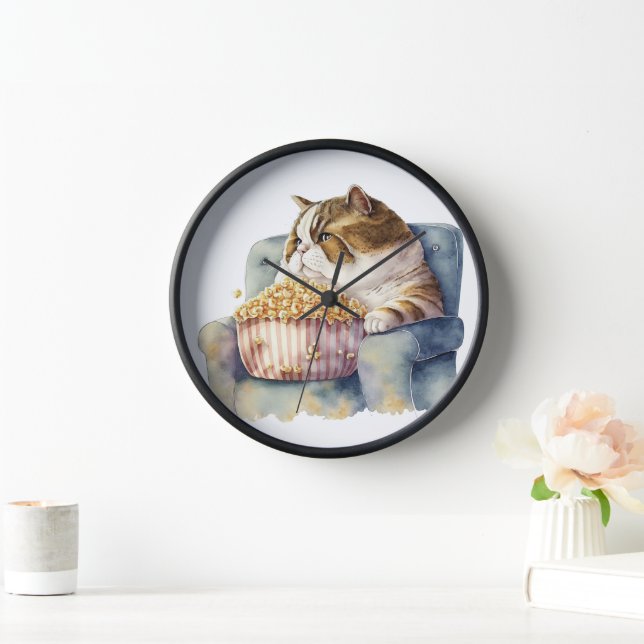 WASSERFARBENKATZE, DIE SICH AUF DEM STUHL BEFINDET UHR (Zuhause)