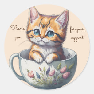 Wasserfarbenkatze oder Kitten in einem Teacup viel Runder Aufkleber