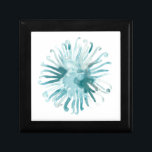 Wasserfarbenkoralle - Blau 2 Erinnerungskiste<br><div class="desc">"Ocean Cameo" von June Erica Vess. Die aquamarine Aquarellkoralle mit bläulichem Hintergrund.</div>