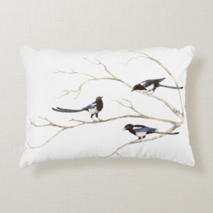 Wasserfarbenmagpie-Vogelfamilie Chat in Bäumen Dekokissen