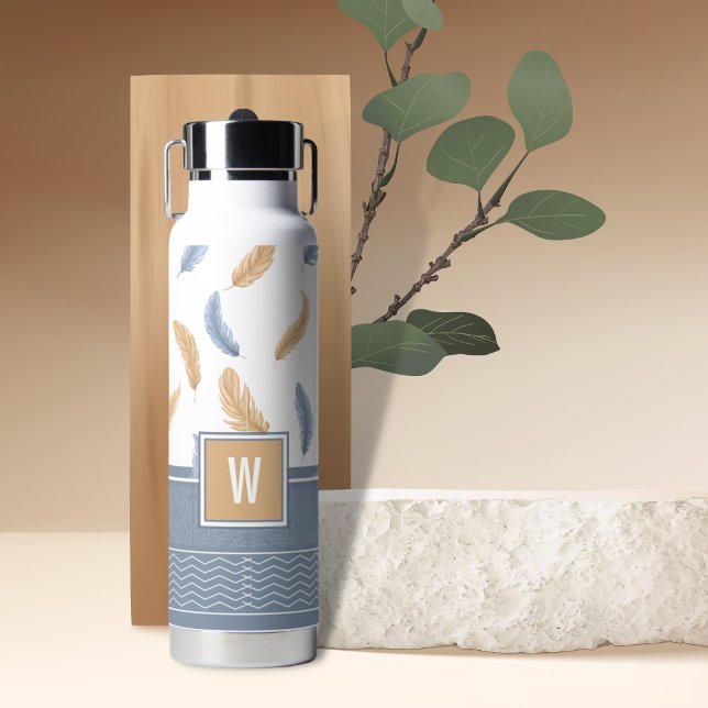 Wasserflasche mit Monogramm- und Feder-Muster Trinkflasche (Von Creator hochgeladen)