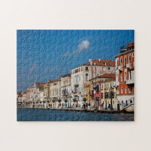 Wasserfront entlang des Grand Canal in Venedig