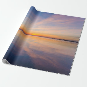 WASSERKÖRPER IN DER NÄHE DES BERGES WÄHREND DER BL GESCHENKPAPIER