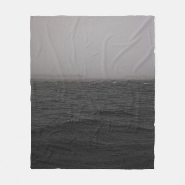 WASSERKÖRPER MIT SCHWEREM REGEN FLEECEDECKE (Vorderseite)