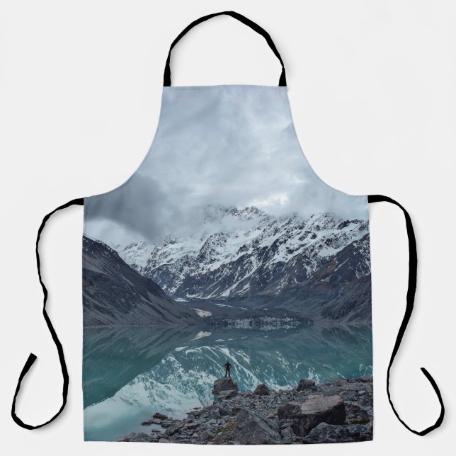 WASSERKÖRPER MIT ÜBERBLICK ÜBER BERGE WÄHREND DES  SCHÜRZE (Vorderseite)