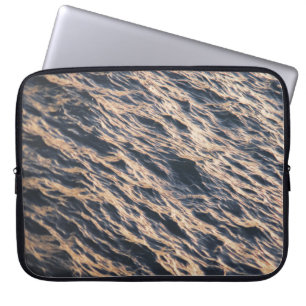 Wasserkörper tagsüber laptopschutzhülle