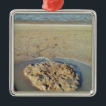 Wasserkreislauf in Sand on Beach, Sommerzeit Silbernes Ornament<br><div class="desc">Wasserkreislauf in Sand on Beach,  Sommerzeit,  können Sie Ihren Text oder Ihre Monogramm hinzufügen</div>