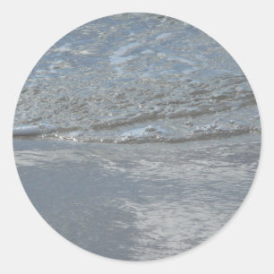 Wasserlappen auf Abstrakter Fotografie am Strand Runder Aufkleber