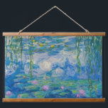 Wasserlilien, 1916-1919 von Claude Monet Wandteppich Mit Holzrahmen<br><div class="desc">Claude Monet - Wasserlilien,  1916-1919. Oscar-Claude Monet (1840-1926) war ein französischer Maler und Gründer impressionistischen Gemäldes,  der als wichtiger Vorläufer des Modernismus angesehen wird,  insbesondere in seinen Versuchen,  die Natur so zu malen,  wie er sie wahrnahm.</div>