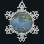 Wasserlilien von Claude Monet, Vintage Blume Schneeflocken Zinn-Ornament<br><div class="desc">Water Lilies (1906) von Claude Monet ist ein Vintager Impressionismus Kunstlandschaft Blumen Gemälde. Es ist eine von vielen Variationen von Wasserliliengemälden, die Monet in seinem Blumengarten in Giverny, Frankreich, gemalt hat. Wasserlilie Blume in einem Teich der Frühjahrszeit. Über den Künstler: Claude Monet (1840-1926) war Gründer der französischen impressionistischen Malerei, wobei...</div>