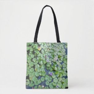Wasserlilienauflagen auf einer Taschentasche Tasche
