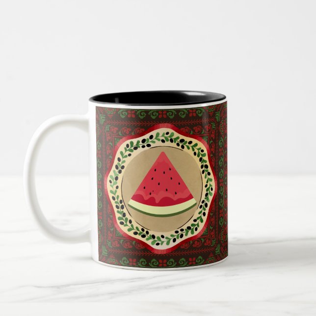 Wassermelone auf Olivenplatte mit palästinensische Zweifarbige Tasse (Links)