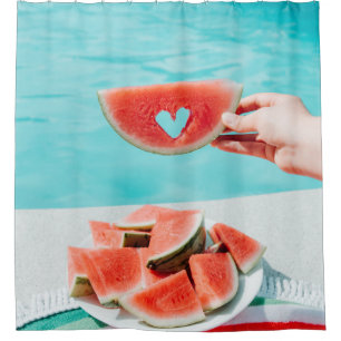 Wassermelone in Scheiben auf weißem Papier Duschvorhang