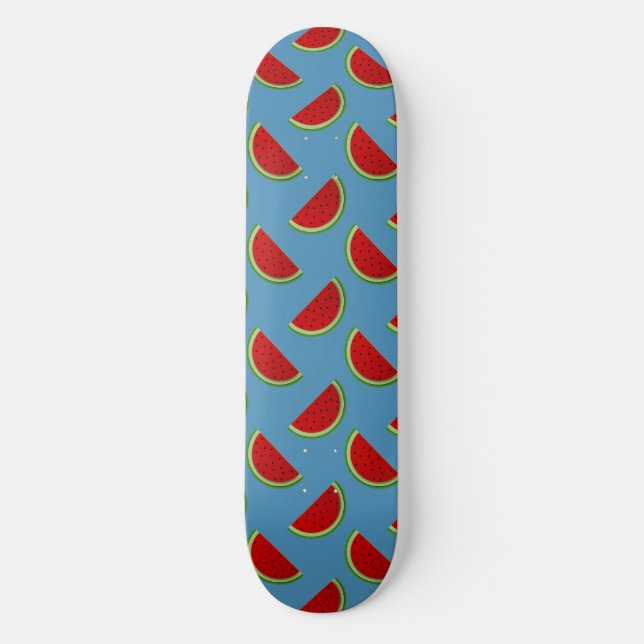 Wassermelonen-Scheiben auf einem hellen, blauen Hi Skateboard (Vorderseite)