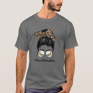 Wasserski Mama Messy Hair Bun Leopard Frauen Moth T-Shirt