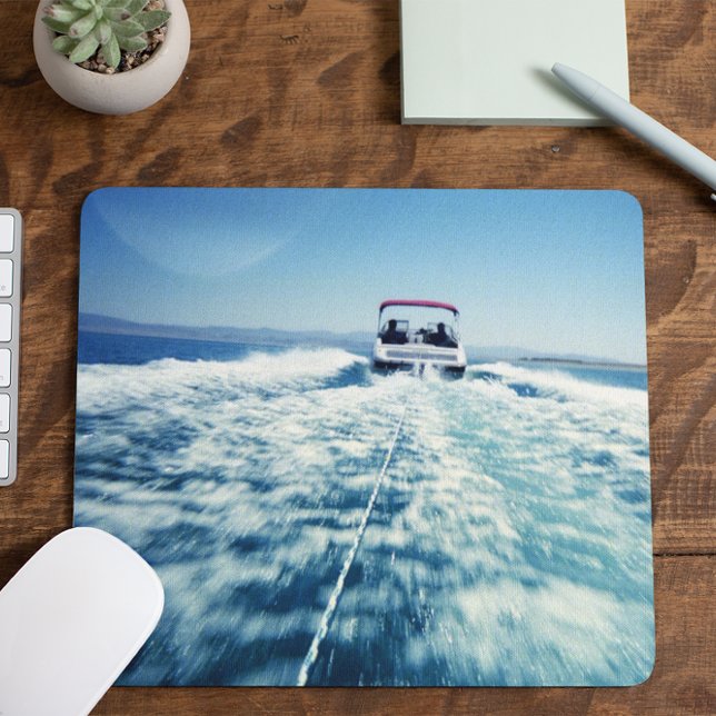 Wasserskilauf hinter einem Speedboot Mousepad (Create your own photo mousepad.)