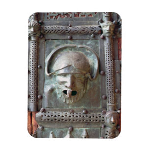Wasserspeierplatte von der links Tür des Portals, Magnet
