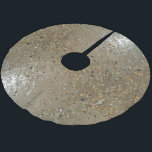 Wassersportzentrum Muscheln Beach Sand Summer Polyester Weihnachtsbaumdecke<br><div class="desc">Ideal für die Dekoration von Ferien! Der Weihnachtsbaumrock zeigt ein originelles Farbfoto von Felsen, Kies und Muscheln am Meeresrand entlang eines Sandstrandes. Dieses Design ist auch auf anderen Produkten erhältlich. Sehen Sie nicht, wonach Sie suchen? Brauchen Sie Hilfe bei der Anpassung? Kontaktieren Sie Rebecca, um etwas für Sie entworfen zu...</div>