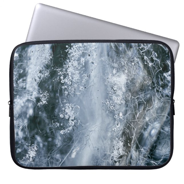 Wasserspritze auf weißem Grund Laptopschutzhülle (Vorderseite)
