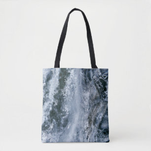 Wasserspritze auf weißem Grund Tasche