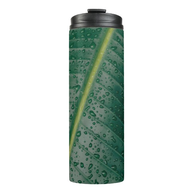 Wassertropfen auf Bananenblättern Thermosbecher (Vorderseite)