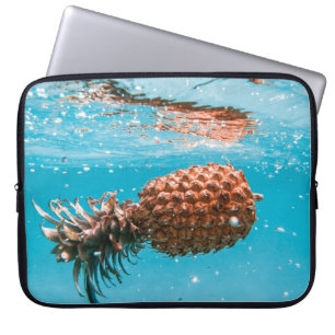 Wassertropfen auf braune Pflanze Laptopschutzhülle