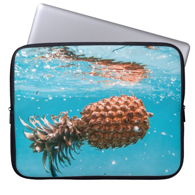 Wassertropfen auf braune Pflanze Laptopschutzhülle (Vorderseite)