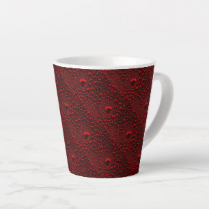 Wassertropfen auf Krimsonmetall Milchtasse
