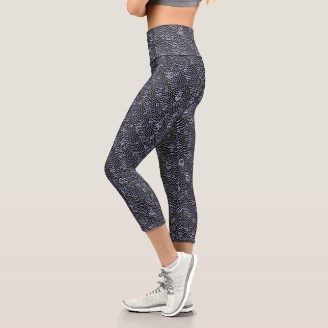 Wassertropfen auf Metall Capri Leggings (Links)
