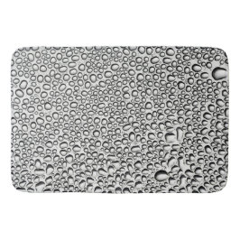Wassertropfen auf weißem Hintergrund Bath Mat Badematte