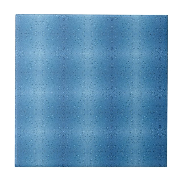 Wassertropfen gegen den blauen Himmel Fliese (Vorderseite)