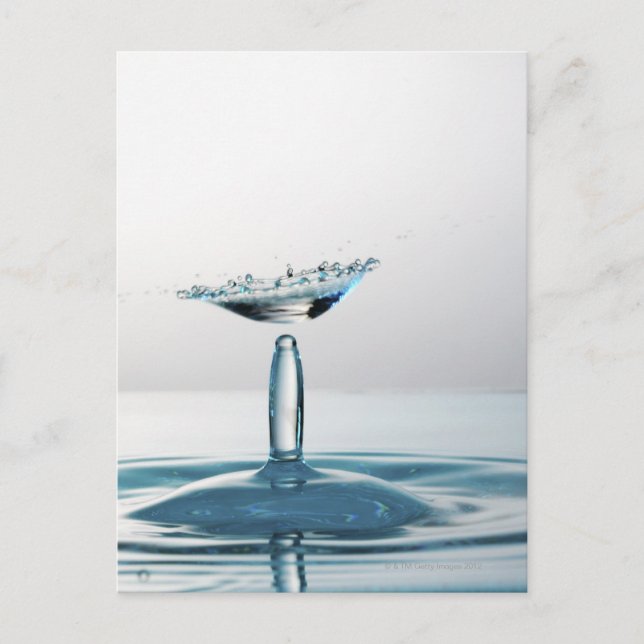 Wassertropfen kollidieren, um einen Regenschirm zu Postkarte (Vorderseite)