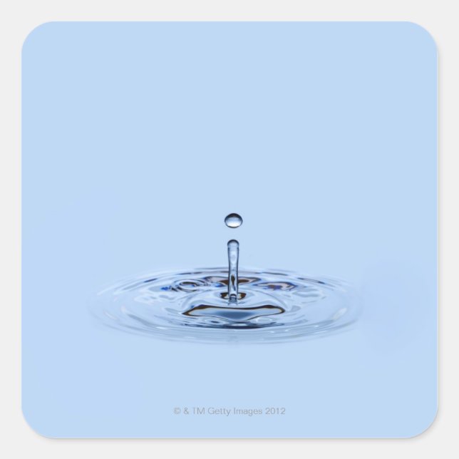 Wassertropfen (Tropfen), die ins Wasser fallen Quadratischer Aufkleber (Vorderseite)