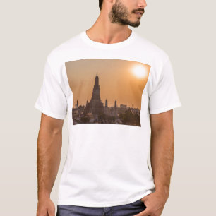 Wat Arun Temple bangkok Thailand bei Sonnenunterga T-Shirt