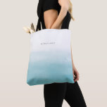 Watercolor Blue Ombre Tasche<br><div class="desc">Dieser geräumige Totbeutel ist mit einem Aquarell-Hintergrund in blauen Omeltönen versehen. Personalisieren Sie das Programm mit einem Namen oder einem benutzerdefinierten Text.</div>