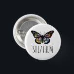 Watercolor Butterfly von Pronouns Button<br><div class="desc">Dekorieren Sie Ihr Outfit mit diesem coolen Kunstknopf. Sie können ihn anpassen und auch Text hinzufügen. Karo in meinem Shop für viel mehr Farben und Muster! Lass mir Bescheid,  wenn du auch etwas Gewohntes willst.</div>