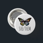 Watercolor Butterfly von Pronouns Button<br><div class="desc">Dekorieren Sie Ihr Outfit mit diesem coolen Kunstknopf. Sie können ihn anpassen und auch Text hinzufügen. Karo in meinem Shop für viel mehr Farben und Muster! Lass mir Bescheid,  wenn du auch etwas Gewohntes willst.</div>