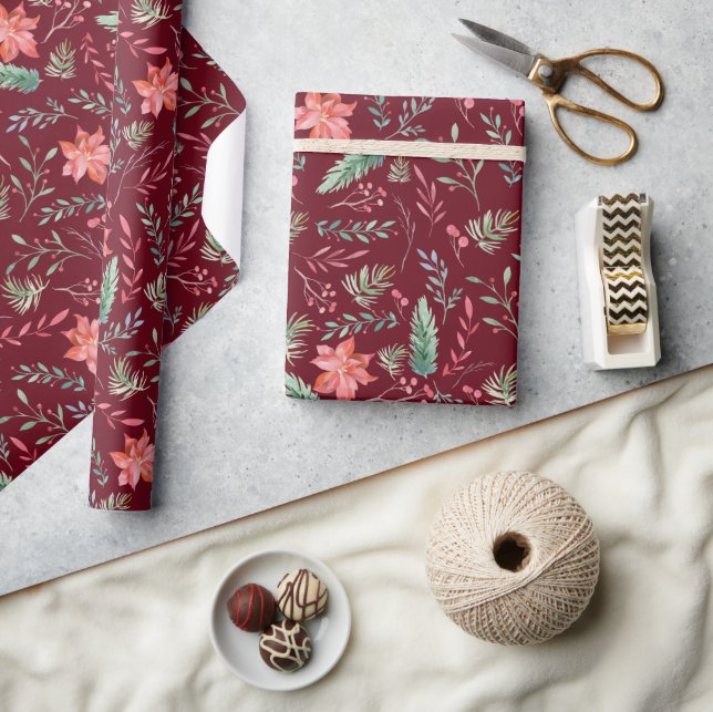 Watercolor Christmas Green Red Florals Maroon Geschenkpapier (Kunsthandwerk)