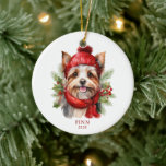 Watercolor Christmas Yorkie Dog Foto Keramik Ornament<br><div class="desc">Eine hübsche Aquarellillustrierung eines bezaubernden Spitz-Hundes mit rotem Schal und Hut im Hintergrund von Weihnachtsgrün. Personalisieren Sie die Rückseite mit dem Foto Ihres Haustieres.</div>