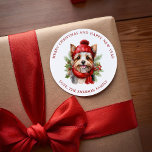 Watercolor Christmas Yorkie Dog Runder Aufkleber<br><div class="desc">Die süße Aquarellillustrierung eines bezaubernden Yorkshire Terrier Hundes mit rotem Schal und Hut auf dem Hintergrund von Weihnachtsgrün.</div>