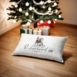 Watercolor French Bulldog ist für Haustierbett<br><div class="desc">Niedliches und bezauberndes Woofy Weihnachtshundebett mit handgemalten Wasserfarben,  schelligem französischem Bulldoggen,  der in Weihnachtsbeleuchtung verschlungen ist. Der französische Bulldogge trägt ein niedliches kariertes,  rotes Büffel-Taschentuch aus Monogramm,  das auf den Namen des Tieres zugeschnitten ist. Alle Illustrationen sind handgezeichnet Originalwerke von Moodthology.</div>