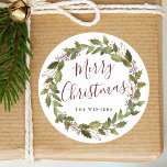 Watercolor Holly Berry Wreath Frohe Weihnachten Runder Aufkleber<br><div class="desc">Dieser Weihnachtsaufkleber ist mit einem Wasserfarbenfrohen Heiligen-Beerenkreu mit individuellem Text und einem "Frohen Weihnachten"-Skript ausgestattet. Für eine erweiterte Anpassung dieses Designs klicken Sie bitte auf den Link "Weitere Anpassung".</div>