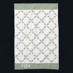 Watercolor Holly Mit Monogramm Christmas Red Green Geschirrtuch<br><div class="desc">Fügen Sie eine elegante, individuelle Touch zu Zuhause-Dekorationen mit einem mit Monogramm Weihnachtshandtuch hinzu. Die Initialen dieser Vorlage sind einfach zu personalisieren oder zu löschen. Das Design umfasst künstlerische Aquarellfarben, heilige Blätter und Beeren in Grün und Rot auf weißem Hintergrund. Mit Vintager Typografie und modernem Landmuster ist dieses Weihnachtshandtuch ein...</div>